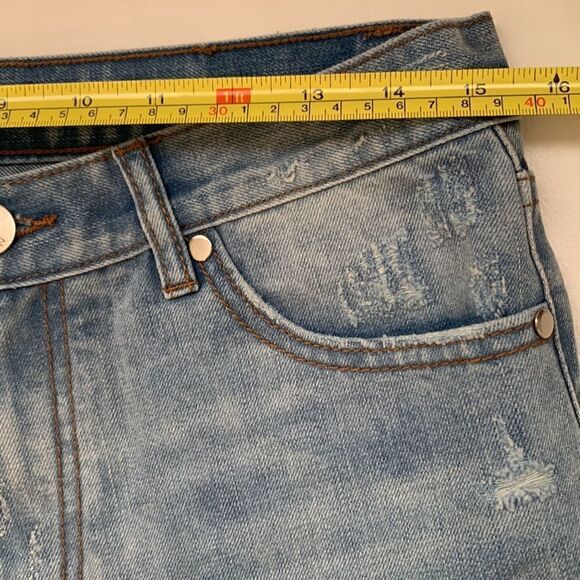ELAN blue denim high rise slightly distressed shorts. Size L - Picture 6 of 10